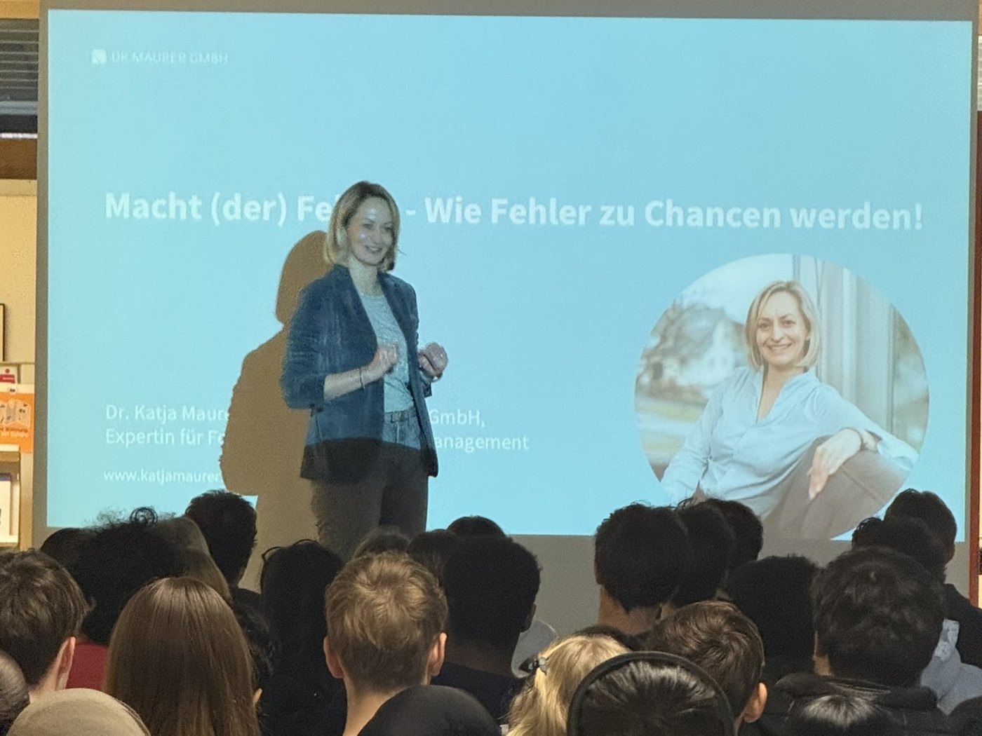 Dr. Katja Maurer bei ihrer Keynote «Macht (der) Fehler» am futureCampus der HAK HAS Feldkirch