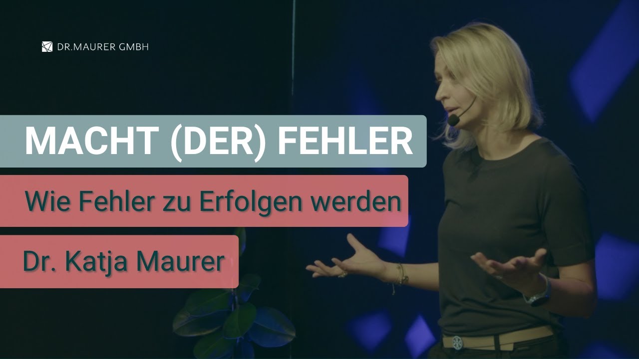 Dr. Katja Maurer auf der Bühne, Ausschnitt aus der Keynote Macht der Fehler